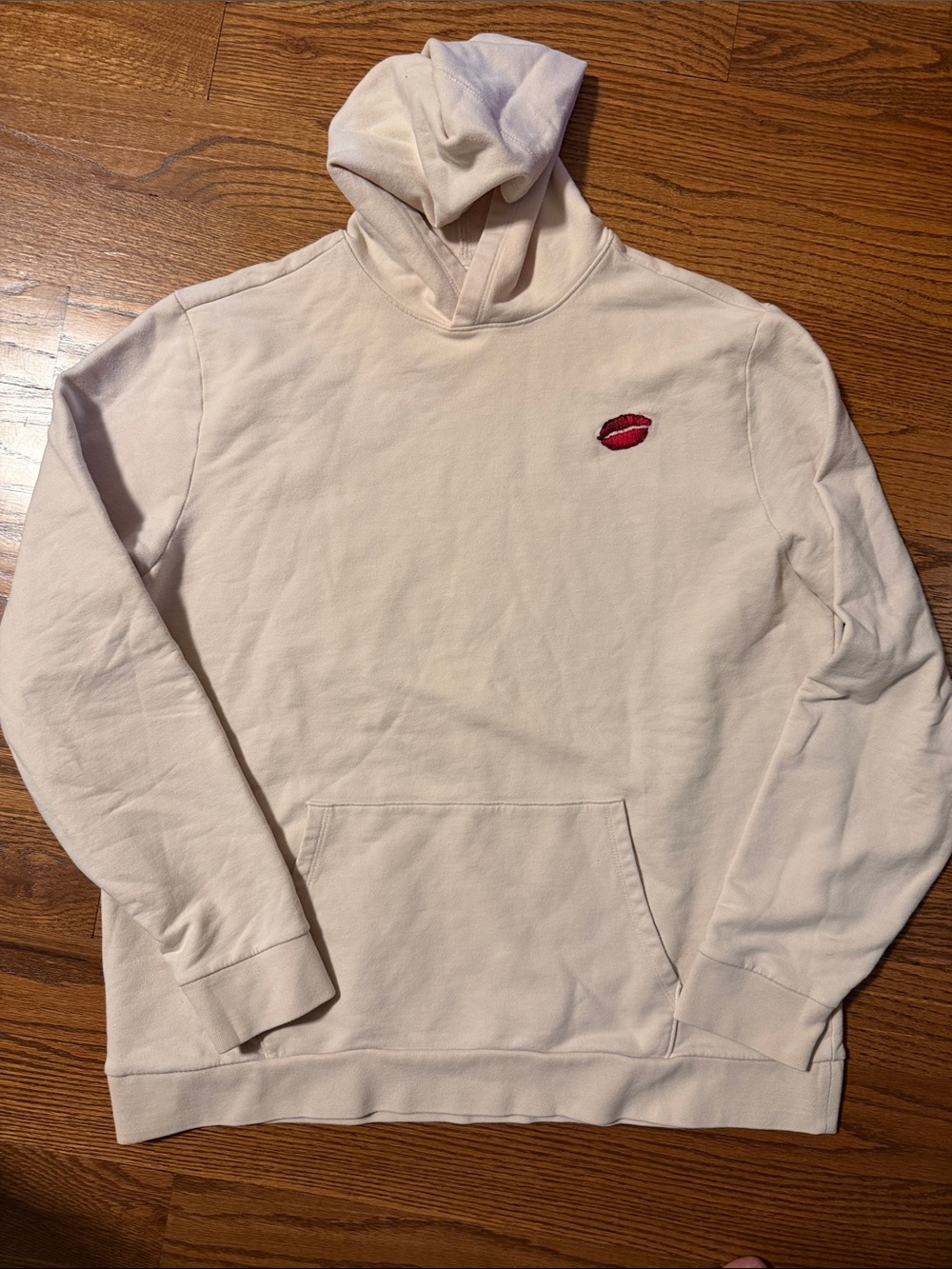 Daniel Hechter cream hoodie with red embroidered lips - size large